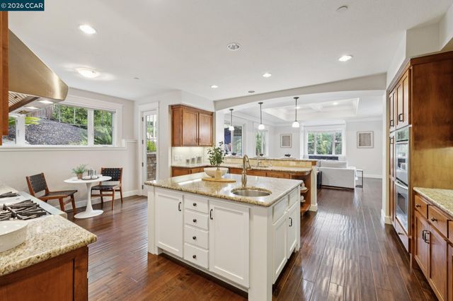 1980 Meadow Rd, Walnut Creek, CA 94595