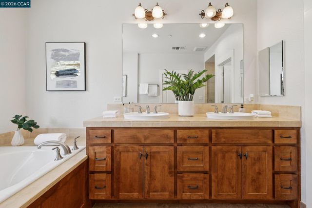 1980 Meadow Rd, Walnut Creek, CA 94595