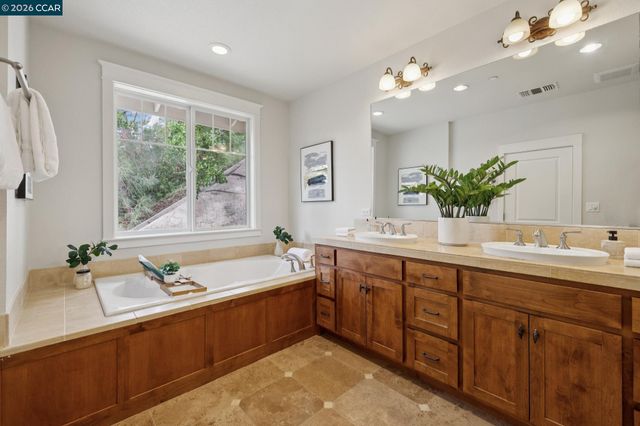 1980 Meadow Rd, Walnut Creek, CA 94595