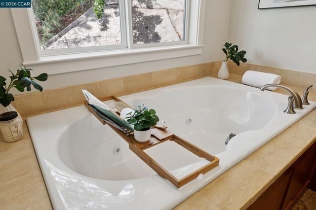 1980 Meadow Rd, Walnut Creek, CA 94595