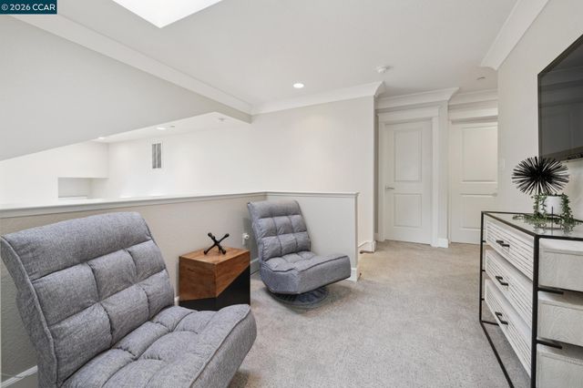 1980 Meadow Rd, Walnut Creek, CA 94595