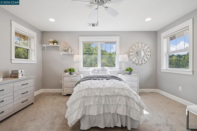 1980 Meadow Rd, Walnut Creek, CA 94595