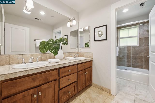 1980 Meadow Rd, Walnut Creek, CA 94595