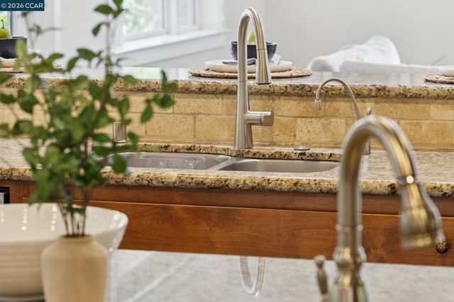 1980 Meadow Rd, Walnut Creek, CA 94595