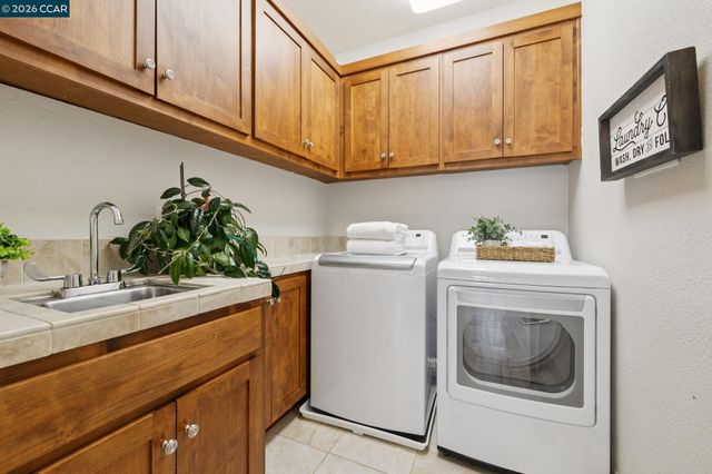 1980 Meadow Rd, Walnut Creek, CA 94595