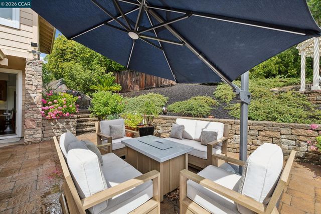 1980 Meadow Rd, Walnut Creek, CA 94595