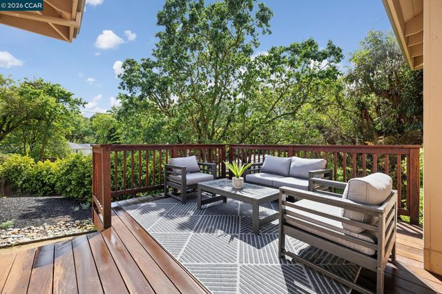 1980 Meadow Rd, Walnut Creek, CA 94595