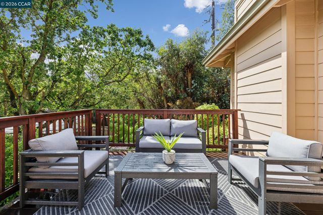 1980 Meadow Rd, Walnut Creek, CA 94595