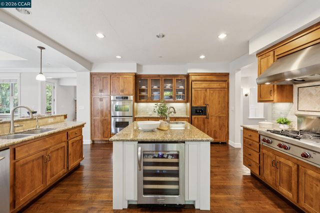 1980 Meadow Rd, Walnut Creek, CA 94595