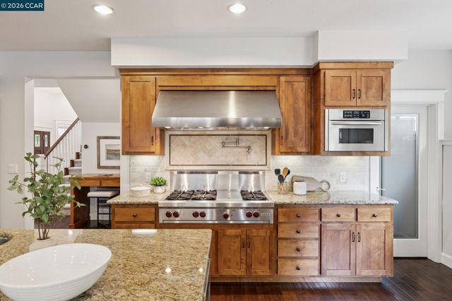 1980 Meadow Rd, Walnut Creek, CA 94595