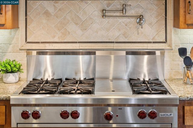 1980 Meadow Rd, Walnut Creek, CA 94595