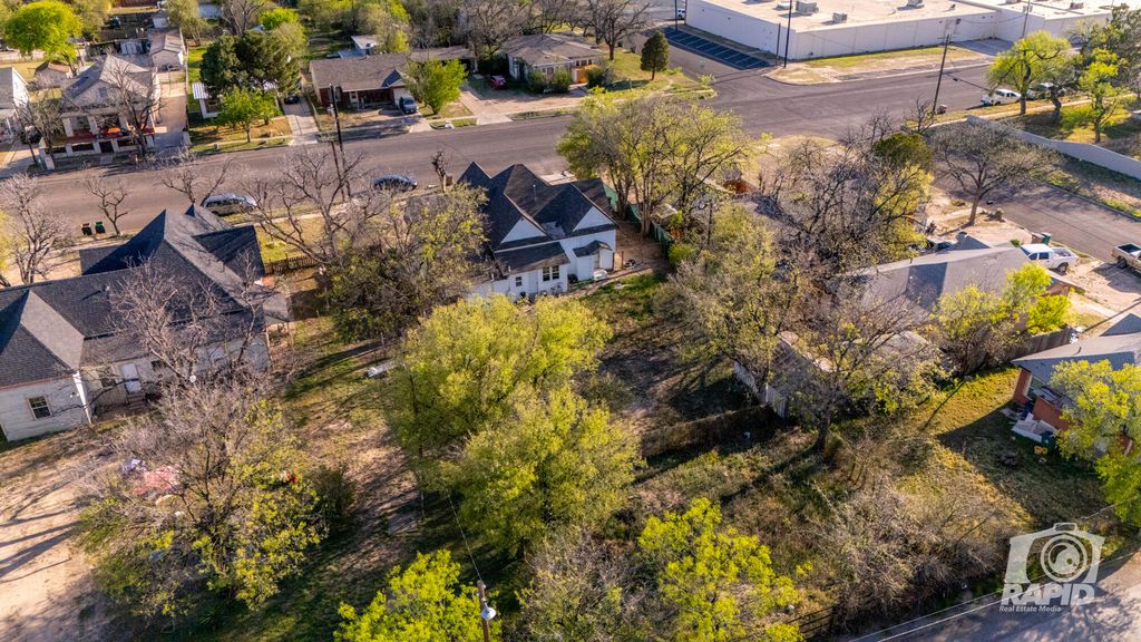 Image 22 of property listing at 410 Spaulding Street, San Angelo, TX 76903