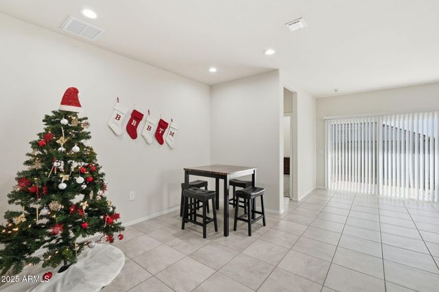 18591 W DESERT HOLLOW Drive, Surprise, AZ 85387