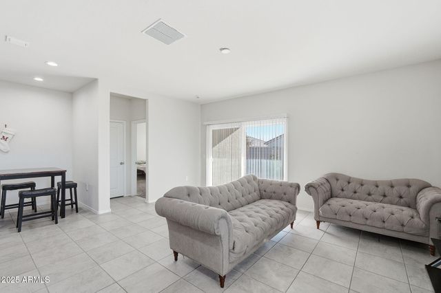 18591 W DESERT HOLLOW Drive, Surprise, AZ 85387