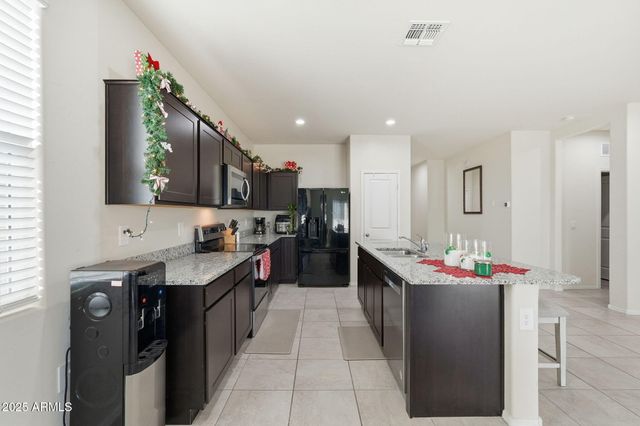 18591 W DESERT HOLLOW Drive, Surprise, AZ 85387