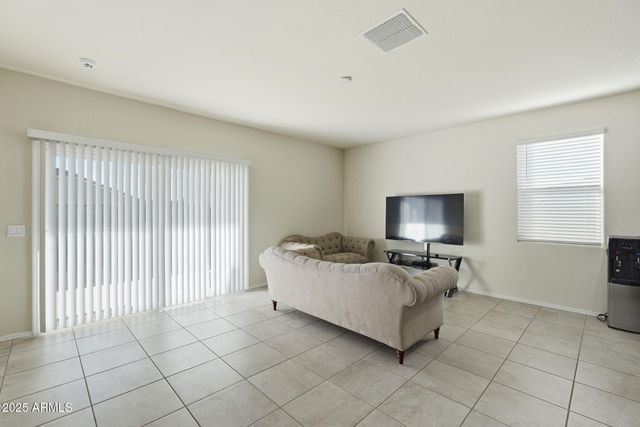 18591 W DESERT HOLLOW Drive, Surprise, AZ 85387