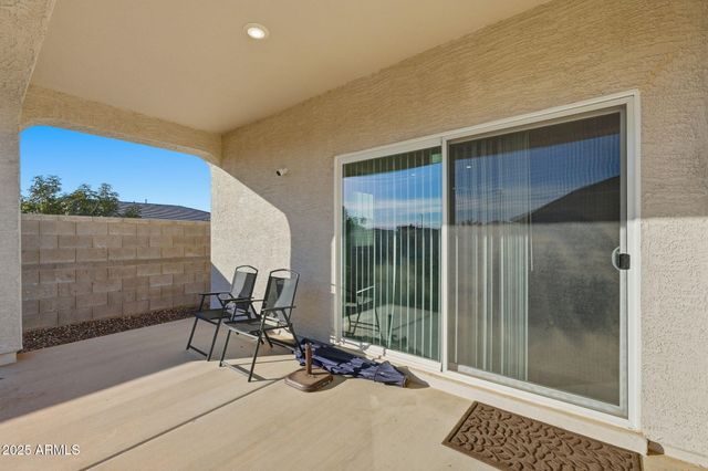 18591 W DESERT HOLLOW Drive, Surprise, AZ 85387