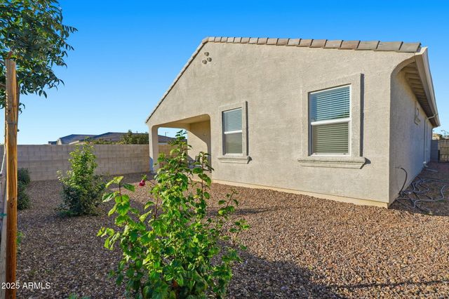 18591 W DESERT HOLLOW Drive, Surprise, AZ 85387