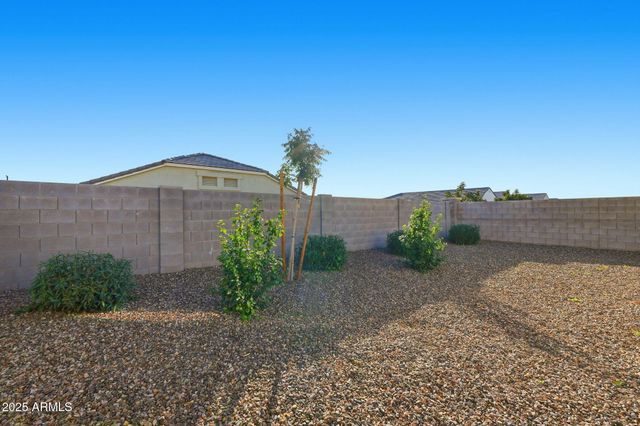 18591 W DESERT HOLLOW Drive, Surprise, AZ 85387