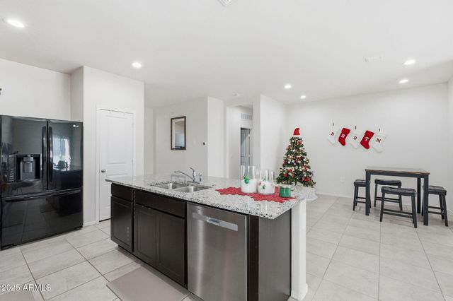 18591 W DESERT HOLLOW Drive, Surprise, AZ 85387