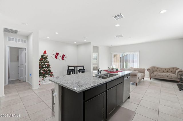 18591 W DESERT HOLLOW Drive, Surprise, AZ 85387