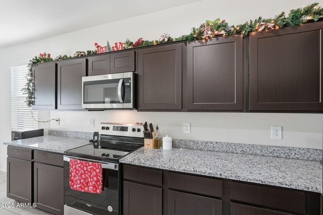 18591 W DESERT HOLLOW Drive, Surprise, AZ 85387