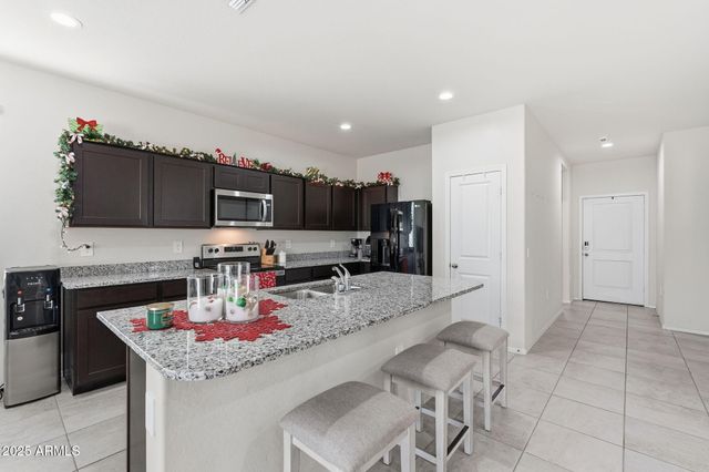 18591 W DESERT HOLLOW Drive, Surprise, AZ 85387