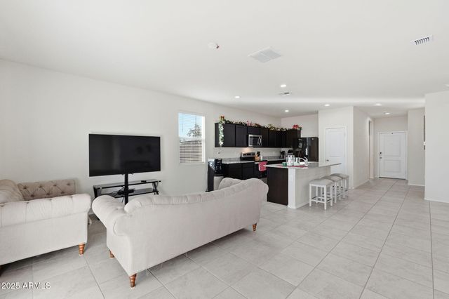 18591 W DESERT HOLLOW Drive, Surprise, AZ 85387