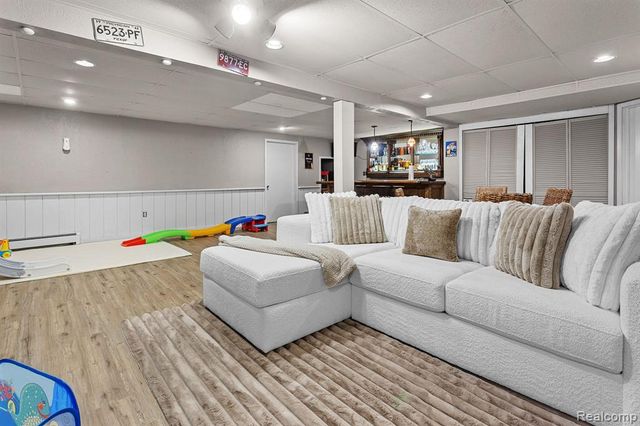 150 Exmoor Road, Waterford, MI 48328