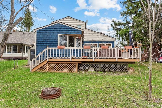 150 Exmoor Road, Waterford, MI 48328