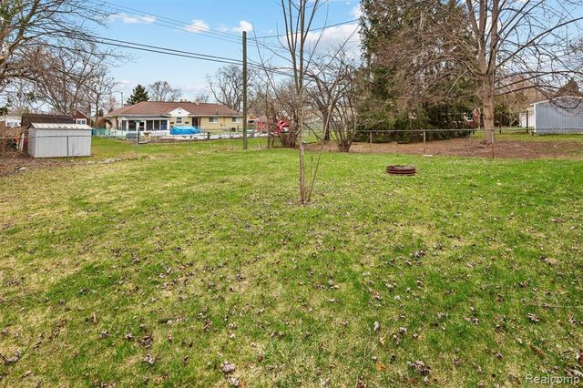 150 Exmoor Road, Waterford, MI 48328