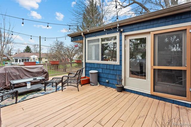 150 Exmoor Road, Waterford, MI 48328