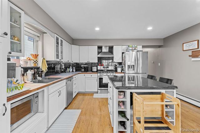 150 Exmoor Road, Waterford, MI 48328