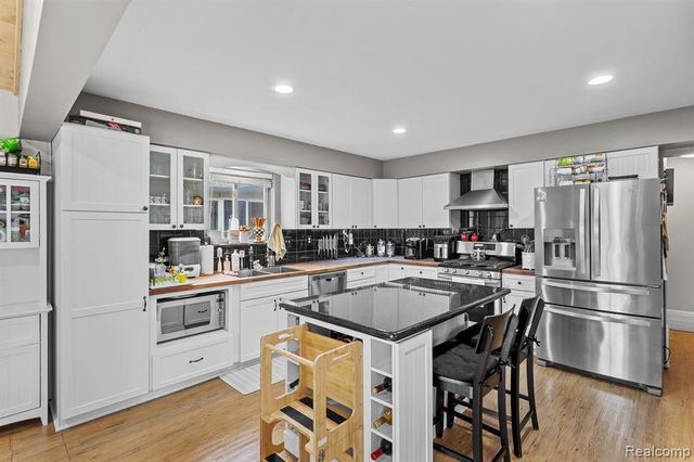 150 Exmoor Road, Waterford, MI 48328