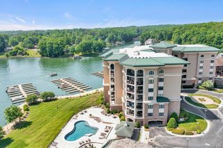 100 Bridgewater Pointe Place 401, Moneta, VA 24121