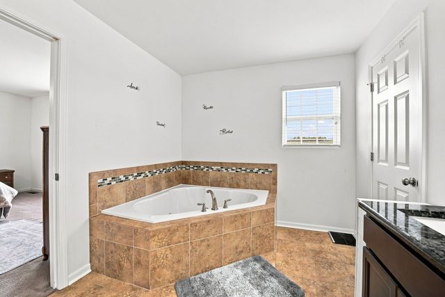 1425 S Saddlebrook Lane, Minooka, IL 60447