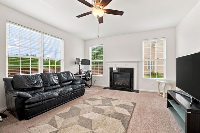 1425 S Saddlebrook Lane, Minooka, IL 60447