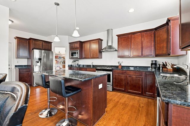 1425 S Saddlebrook Lane, Minooka, IL 60447