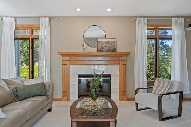13510 W Edgewood COURT, New Berlin, WI 53151