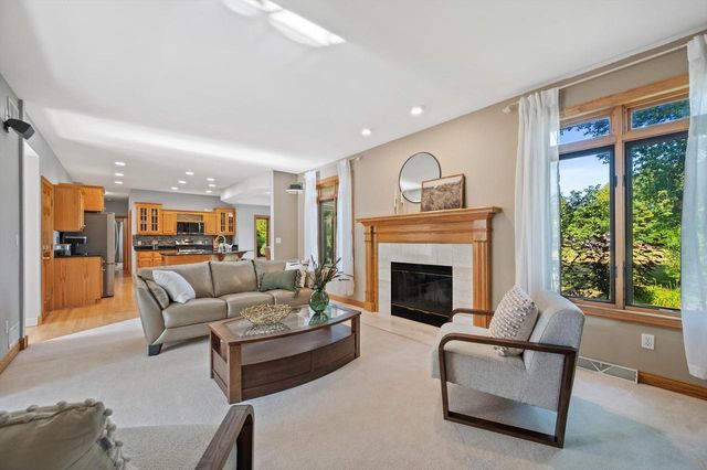 13510 W Edgewood COURT, New Berlin, WI 53151