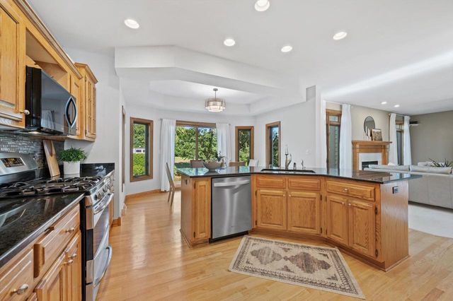 13510 W Edgewood COURT, New Berlin, WI 53151