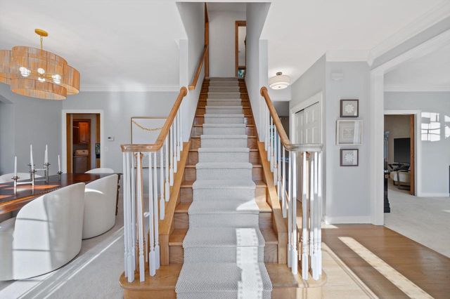 13510 W Edgewood COURT, New Berlin, WI 53151