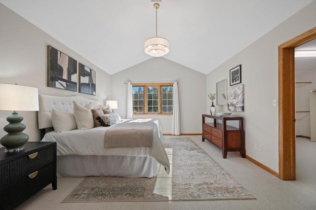 13510 W Edgewood COURT, New Berlin, WI 53151