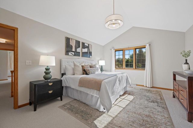 13510 W Edgewood COURT, New Berlin, WI 53151