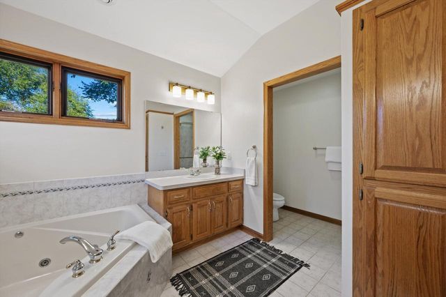 13510 W Edgewood COURT, New Berlin, WI 53151