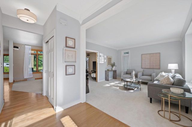 13510 W Edgewood COURT, New Berlin, WI 53151