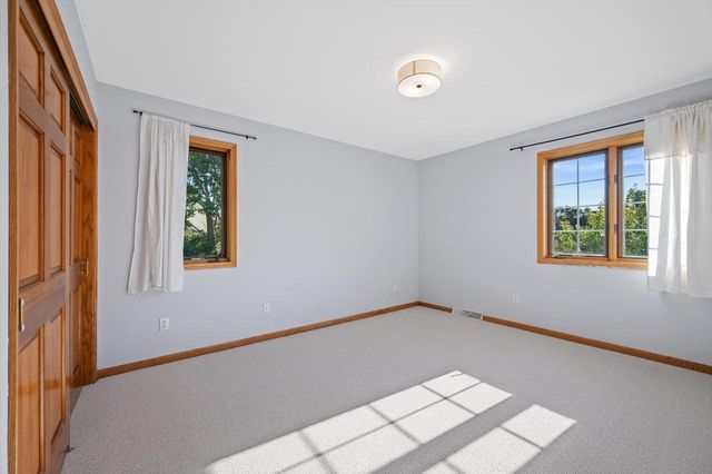 13510 W Edgewood COURT, New Berlin, WI 53151