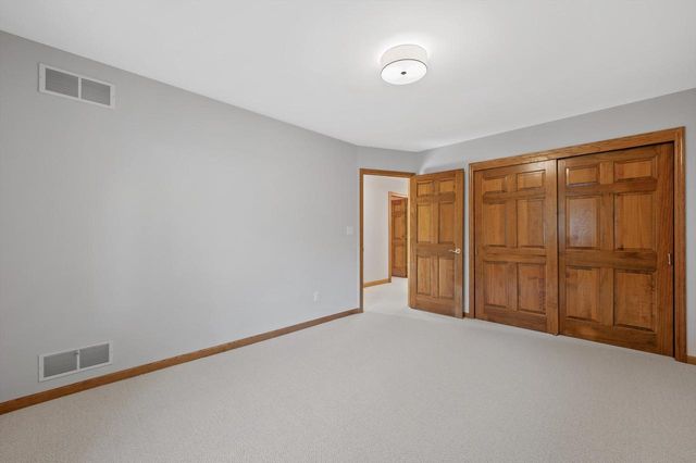 13510 W Edgewood COURT, New Berlin, WI 53151