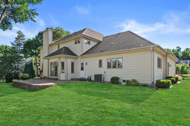 13510 W Edgewood COURT, New Berlin, WI 53151