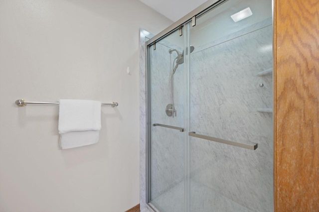 13510 W Edgewood COURT, New Berlin, WI 53151